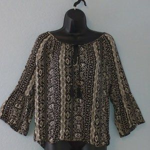 Forever 21 Peasant To pw/ Ruffle Sleeve (Medium)